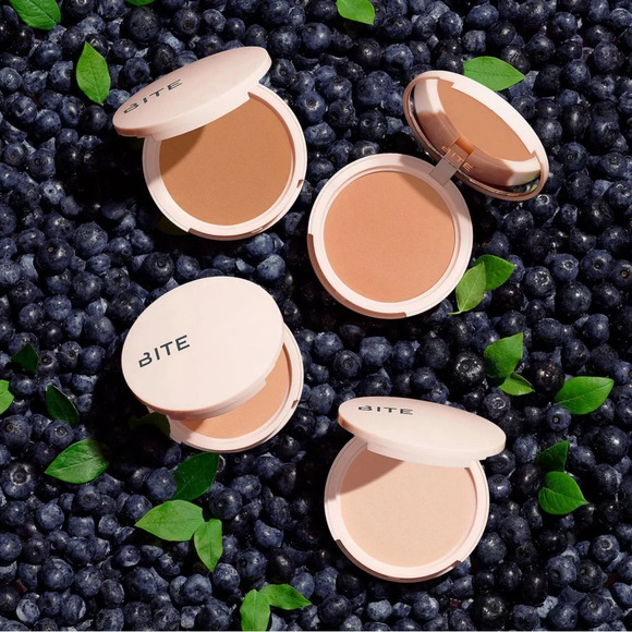 Bite Beauty Light 2 Changemaker Flexible Coverage Pressed Powder - Picture 2 of 2